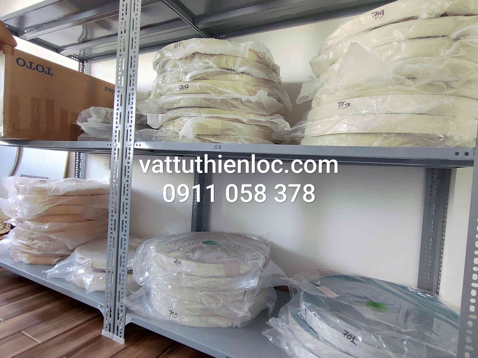 NHÀ PHÂN PHỐI CAO SU CUỐN TRỤC MIỀN NAM